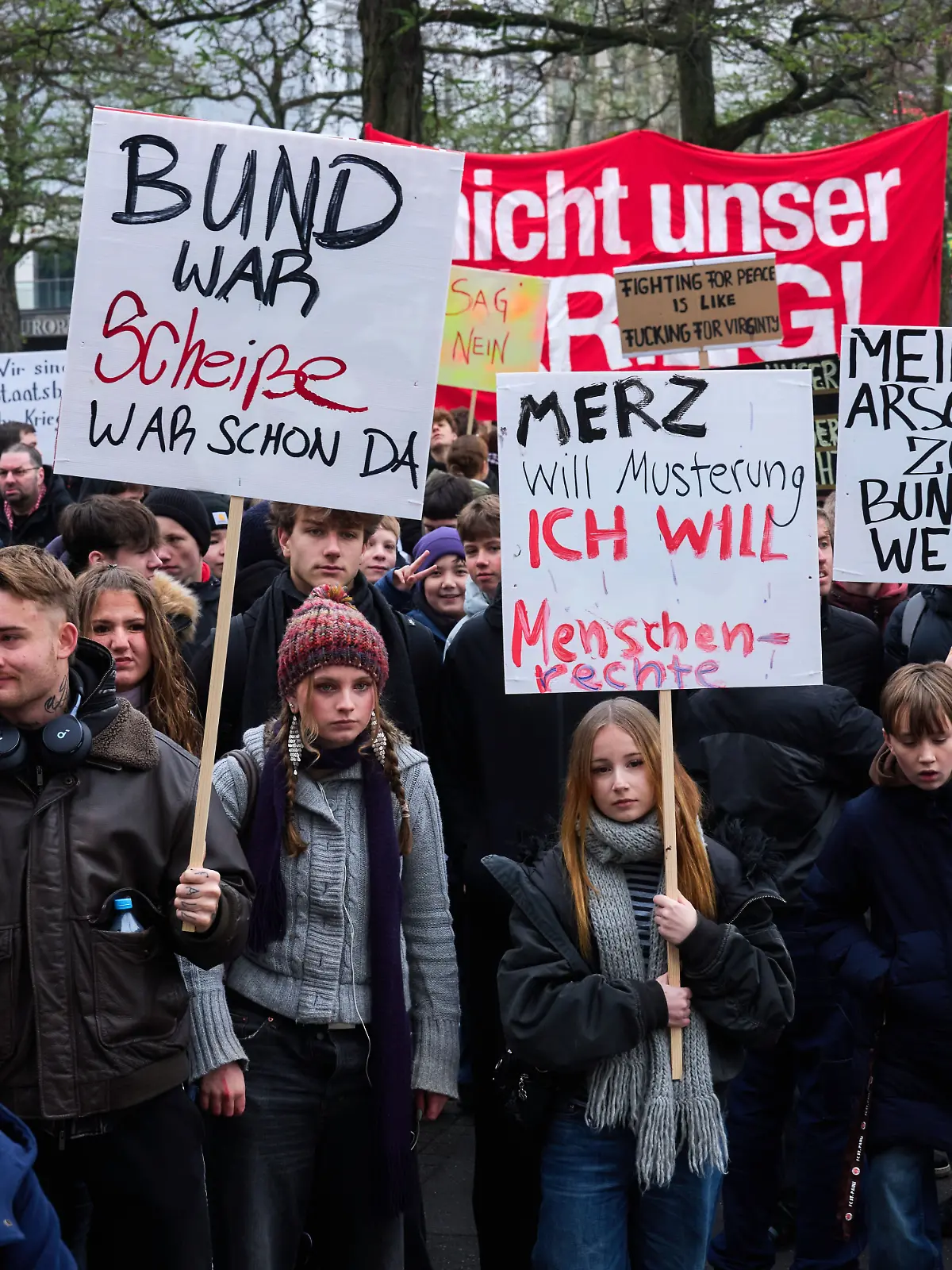 Bundesweiter Schulstreik gegen Wehrpflicht
