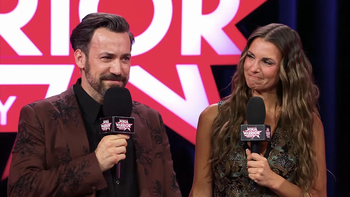 Emotionaler-Abschied-Ninja-Warrior-Germany-Jan-K-ppen-weint-wegen-Frank-Buschmann