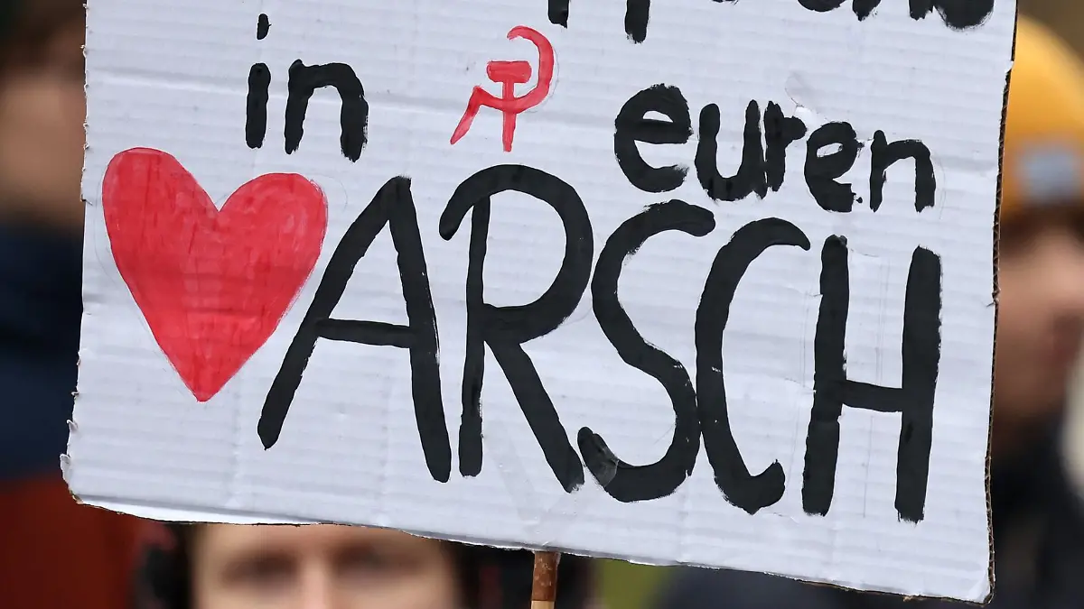 Tausende-Sch-ler-demonstrieren-gegen-eine-neue-Wehrpflicht