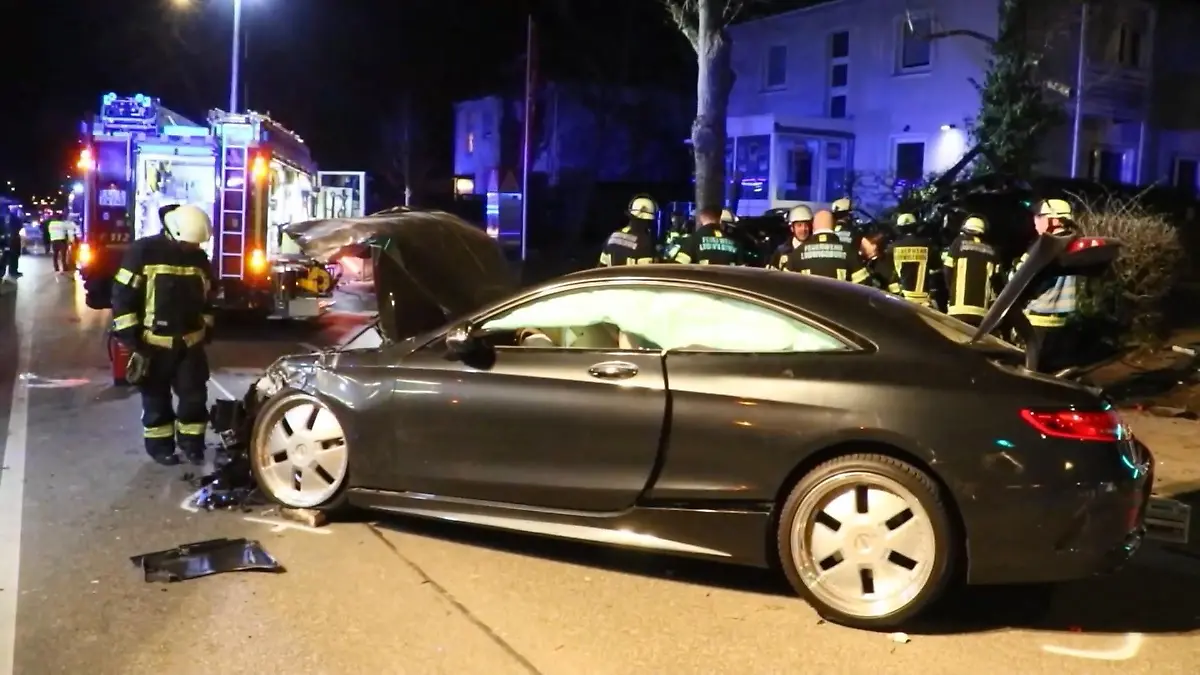 Tödliches Autorennen: Mordprozess in Stuttgart gestartet Zwei Frauen tot durch Rennen