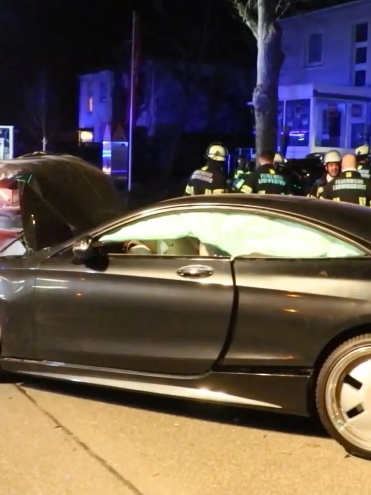 Bild zu: "Tödliches Autorennen: Mordprozess in Stuttgart gestartet"