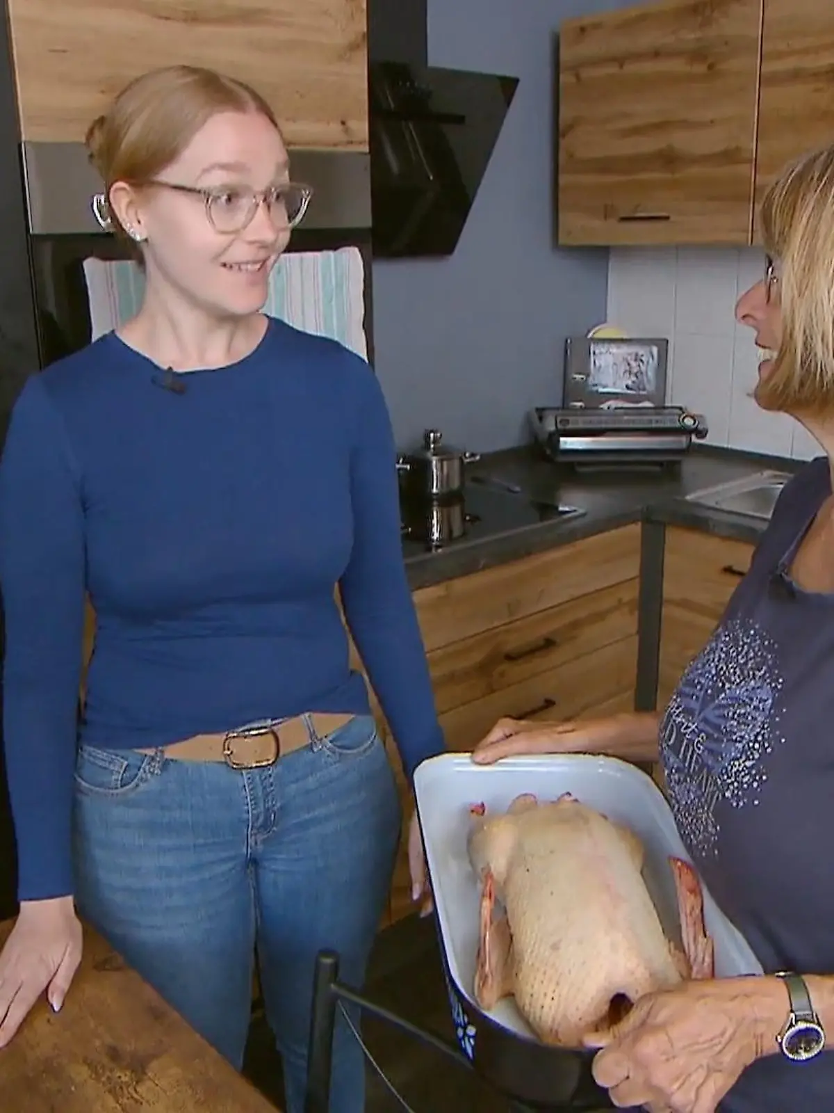 Bild zu: "Vegetarierin Pauline brät für Christopher Ente"