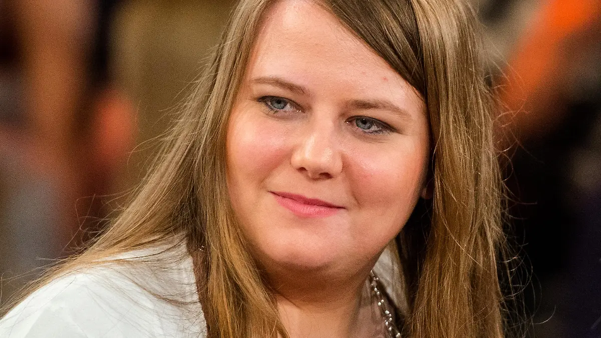 Das Entführungsopfer Natascha Kampusch sitzt am 24.08.2016 in Hamburg nach der Aufzeichnung der ZDF-Talkshow "Markus Lanz" im Studio. Foto: Daniel Bockwoldt/dpa | Verwendung weltweit
