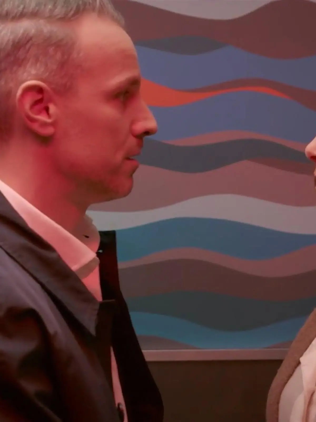 Bild zu: "Wie nah kommen sich Kilian und Gabriella im Fahrstuhl?"