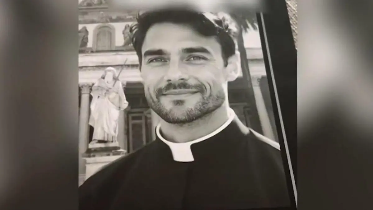 Heißer als der Himmel erlaubt! Können diese Möchtegern-Priester Sünde sein?  Krach um Kalender