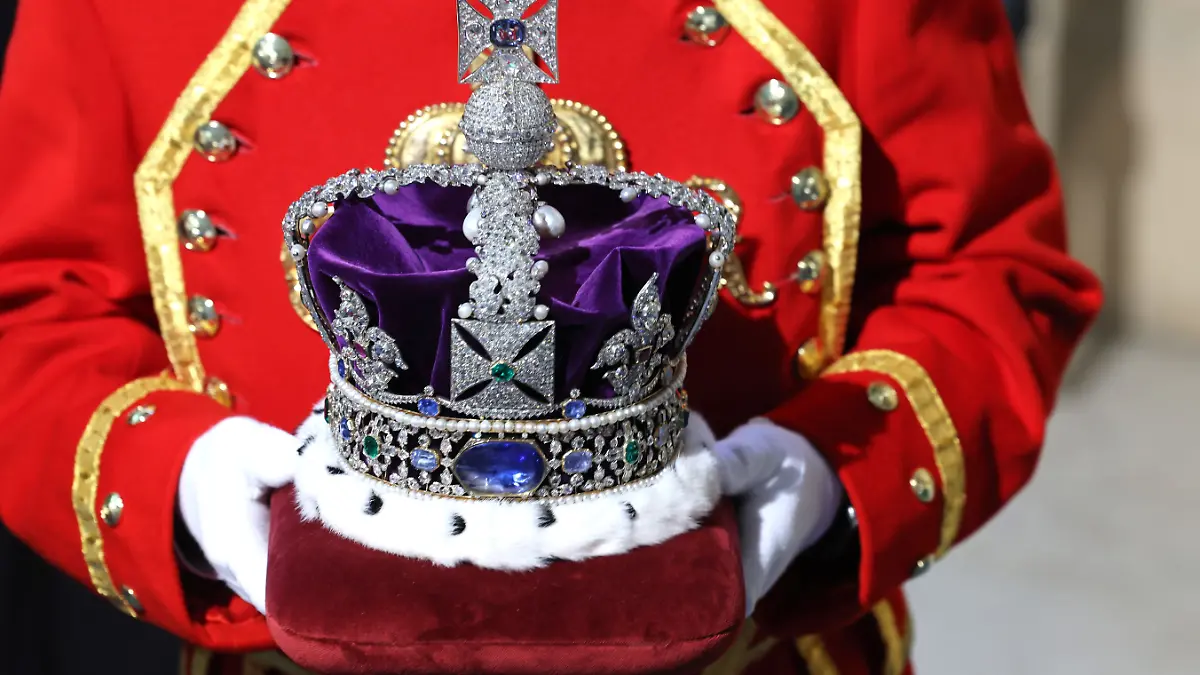 Gro-britannien-Essensanschlag-auf-die-Kronjuwelen-Londoner-Tower-dicht