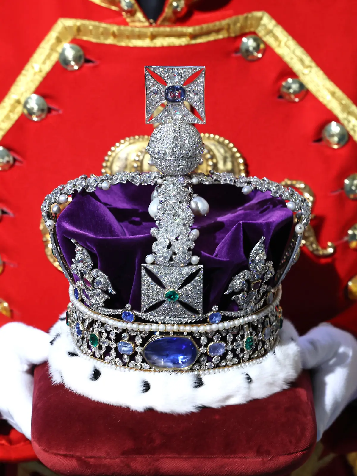 Der Tower of London ist nach einem Angriff auf die Kronjuwelen geschlossen.