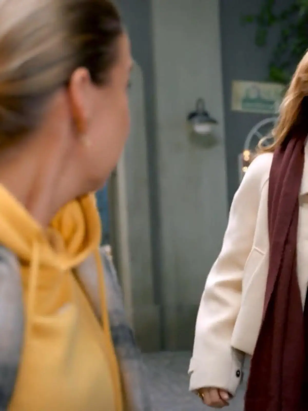 Bild zu: "SO kommt Viola als Dana in die Schillerallee"