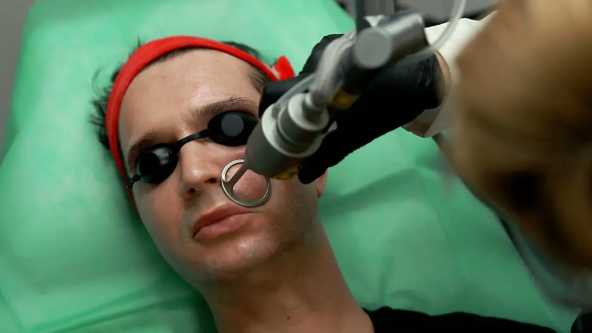 Reporter testet umstrittene CO2-Laser – schenkt uns DAS die perfekte Haut? Wie Ex-Bachelorette Gerda Lewis!