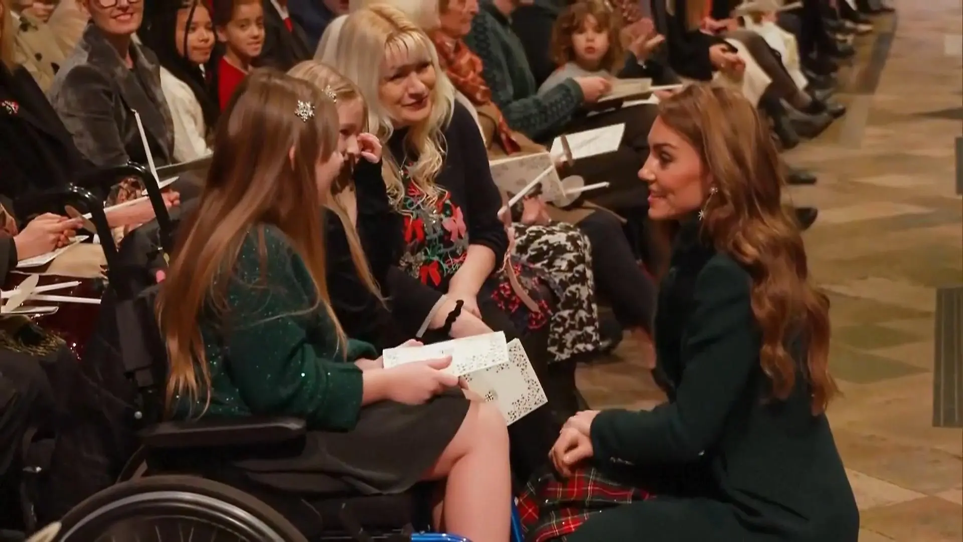 Prinzessin Kate is back – und strahlt bei ihrer Weihnachtsfeier Royale Weihnachten