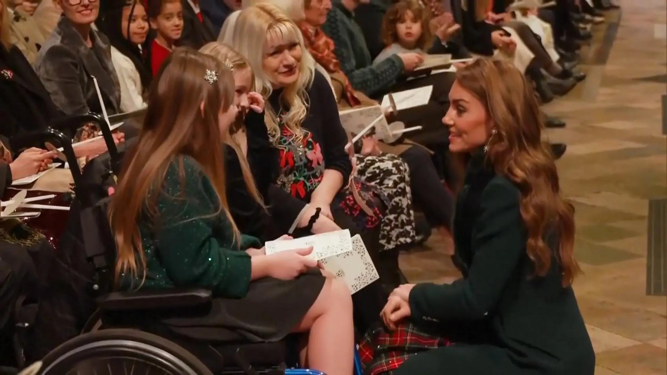 Prinzessin Kate is back – und strahlt bei ihrer Weihnachtsfeier Royale Weihnachten