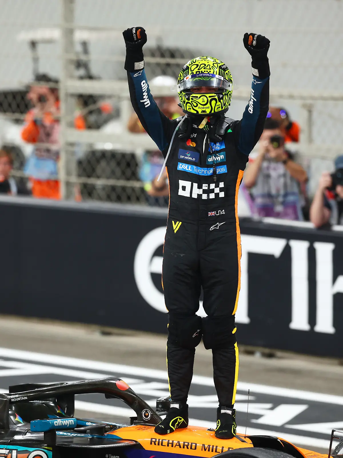 Bild zu: "Lando Norris ist zum ersten Mal Formel-1-Weltmeister!"