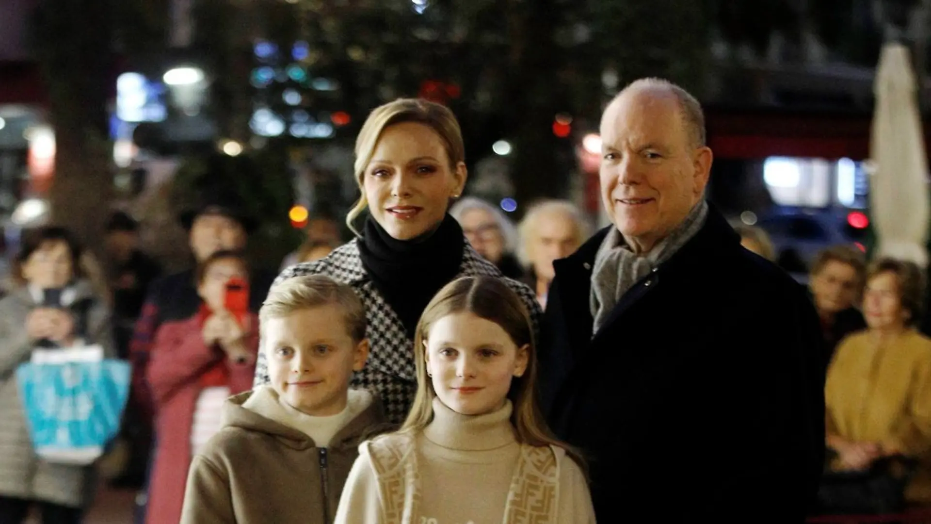 Die Fürstenfamilie von Monaco ist in Weihnachtsstimmung