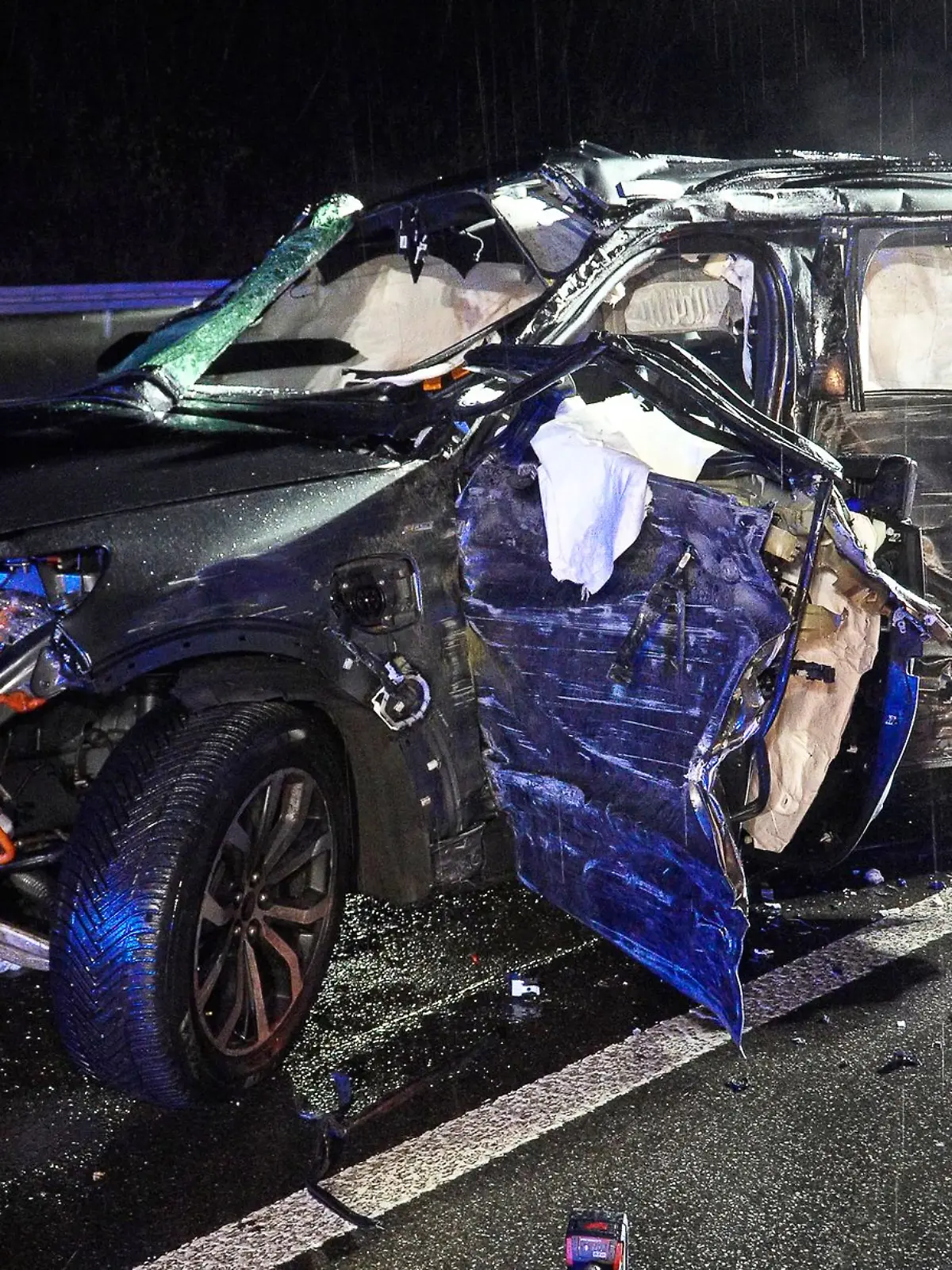 Bild zu: "Vater und Tochter sterben bei Unfall auf A8 nahe Saarbrücken"