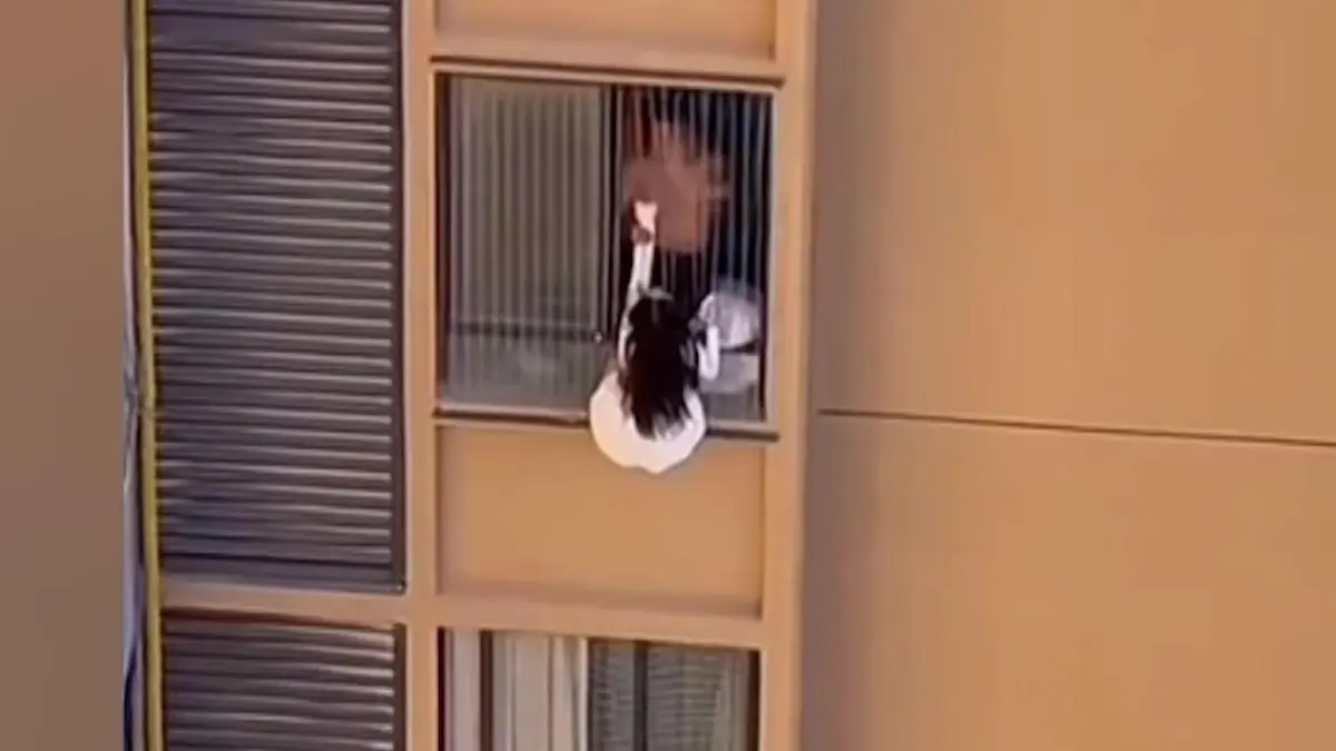 Lebensgefährliche Affäre! Mann jagt Geliebte aus Fenster – im zehnten Stock Ehefrau kam zu früh nach Hause