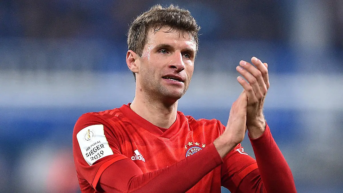  Fußball DFB-Pokal Viertelfinale FC Schalke 04 - FC Bayern München am 03.03.2020 in der Veltins Arena in Gelsenkirchen Thomas Müller  München , links - Joshua Kimmich  München , rechts DFB regulations prohibit any use of photographs as image sequences and/or quasi-video. *** Football DFB Pokal Quarterfinal FC Schalke 04 FC Bayern Munich on 03 03 2020 in the Veltins Arena in Gelsenkirchen Thomas Müller Munich , left Joshua Kimmich Munich , right DFB regulations prohibit any use of photographs as image sequences and or quasi video xHDx