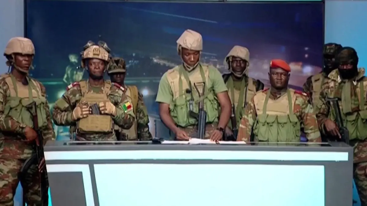 Putschversuch im TV! Soldaten stürmen Live-Sendung – Präsident schlägt zurück Chaos in Benin