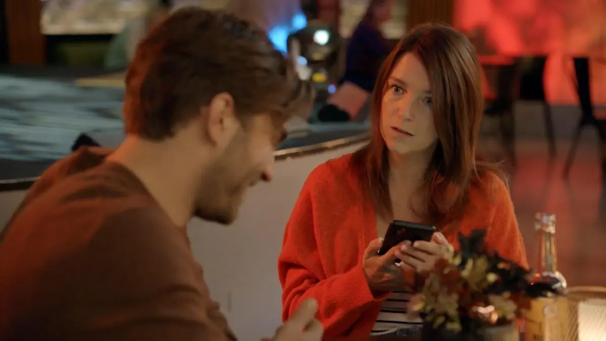 Lilly traut ihren Augen nicht.