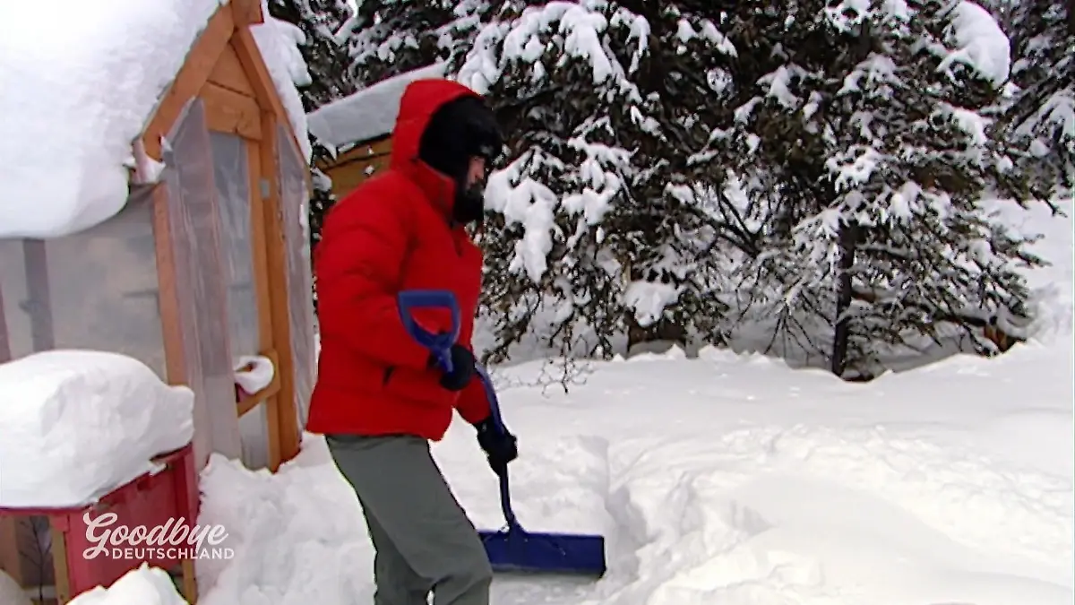 Manuela übernimmt das Schneeschippen Warten auf die Technik