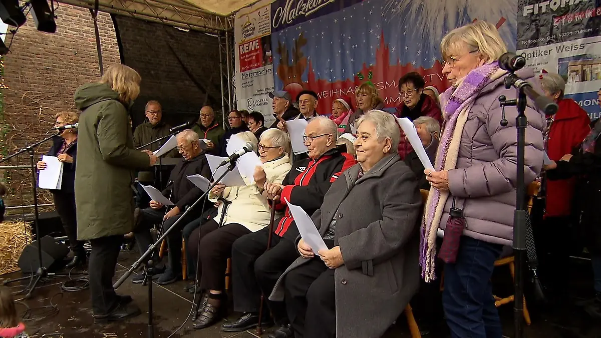 Demenz-Chor-singt-auf-dem-Weihnachtsmarkt