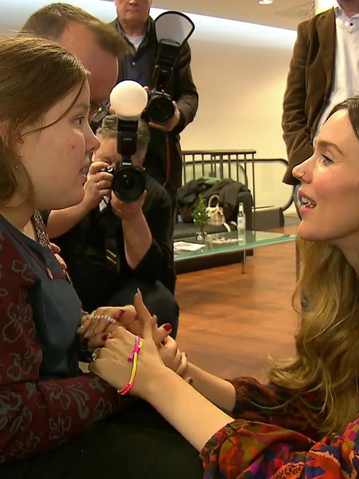 Bild zu: "Sarah (18) hat Kinderdemenz! Grammy-Gewinnerin setzt sich rührend für sie ein"