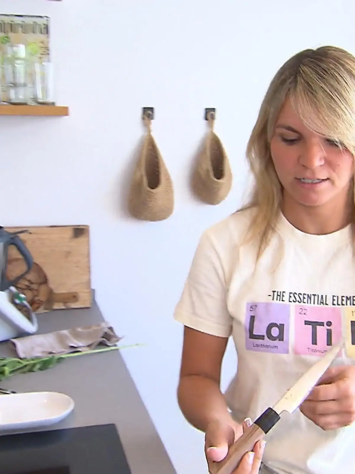 Bild zu: "Was Larissa am Kochen liebt? Scharfe Messer!"