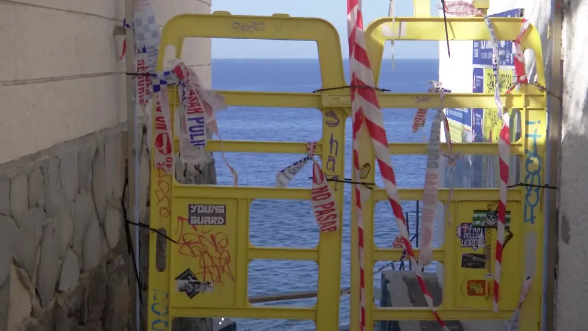 Touristen ignorieren immer wieder die Absperrungen an der Küste.