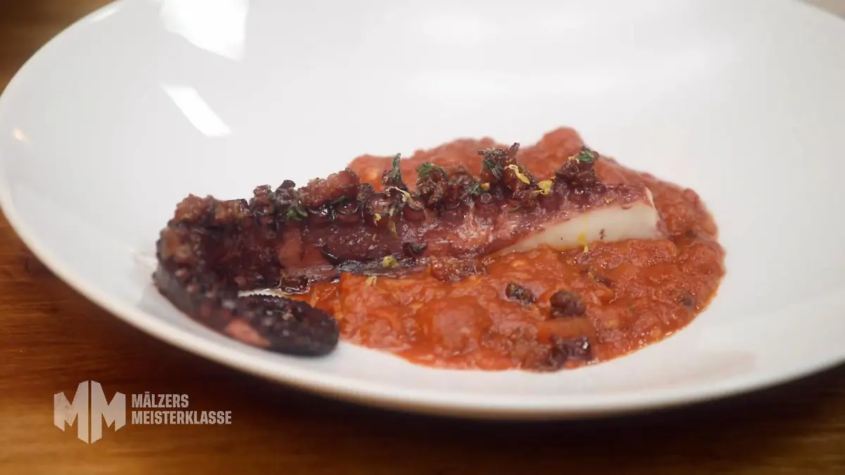 Gabriels Meisterteller: Oktopusarm mit Tomatensugo Mälzers Meisterklasse
