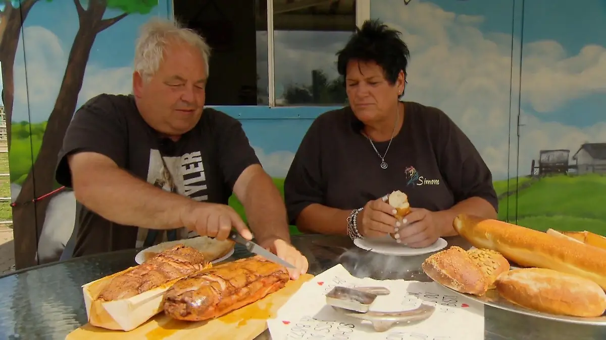 Zeit für eine Stärkung auf dem Hof Nach der harten Arbeit