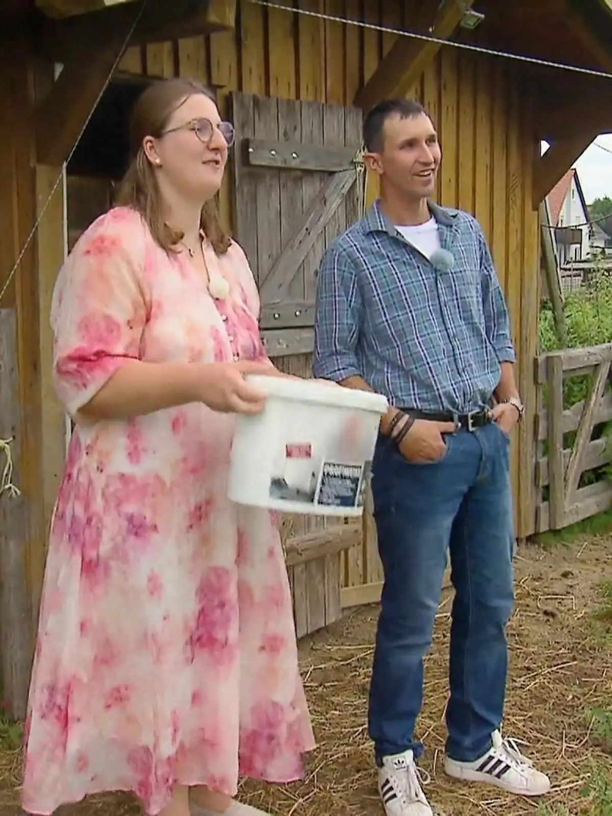 Bild zu: "Julia lernt Michaels 30 Schafe kennen"