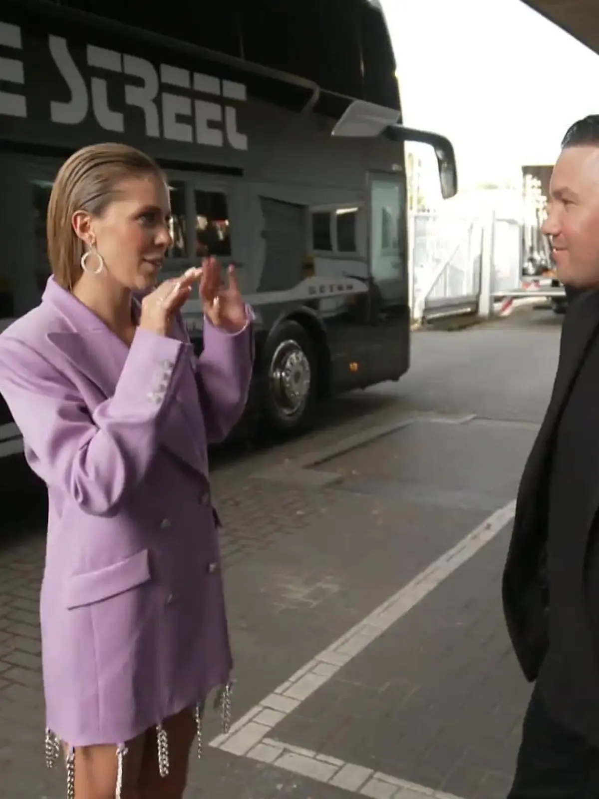 „Let’s Dance“-Moderatorin Victoria Swarovski und Kay-One gemeinsame vor der Kamera