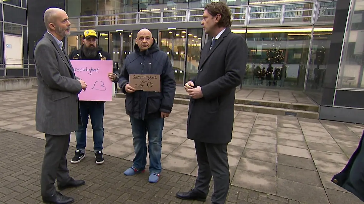 Mahnwache für Emily Trauernder Vater will gehört werden