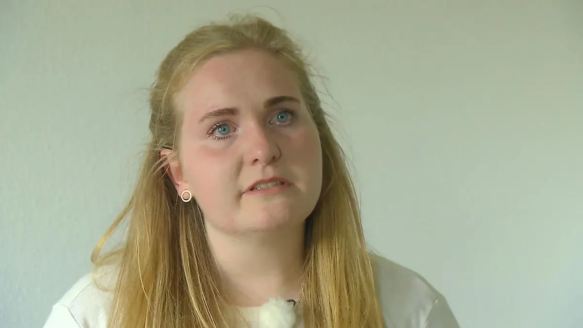 Emely muss traurig abreisen Herzschmerz auf dem Hof