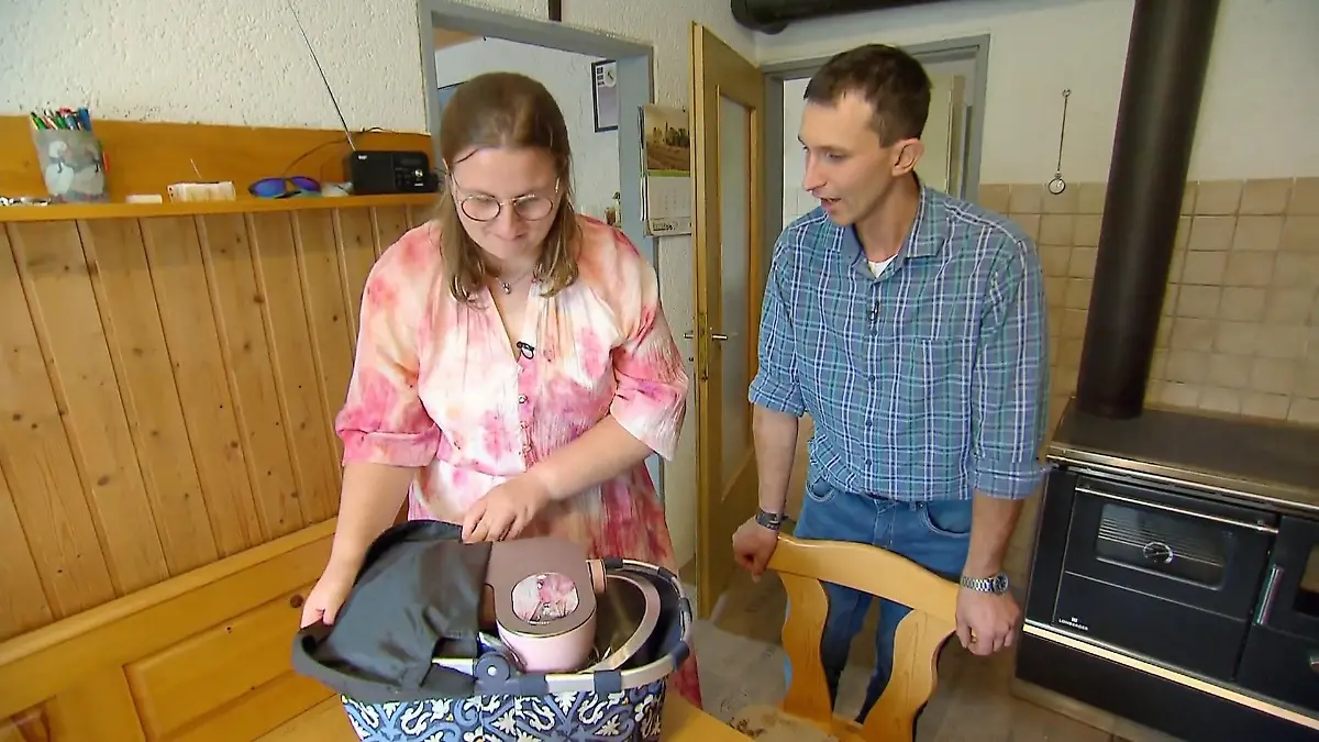 Julia bringt ihre Küchenmaschine mit Viel Gepäck