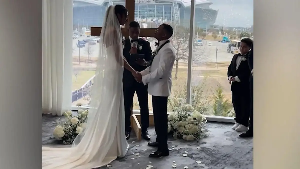 Vor den Hochzeitsgästen! Bräutigam packt plötzlich 20 Zentimeter aus Während des Jaworts