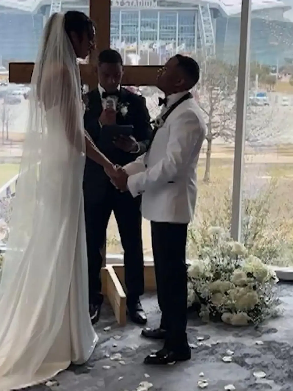 Bild zu: "Vor den Hochzeitsgästen! Bräutigam packt plötzlich 20 Zentimeter aus"