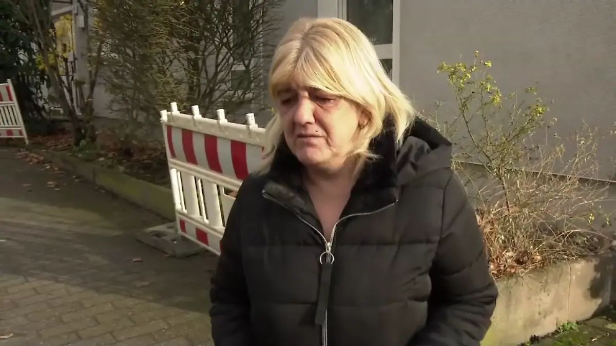 Oma weint im RTL Interview.png