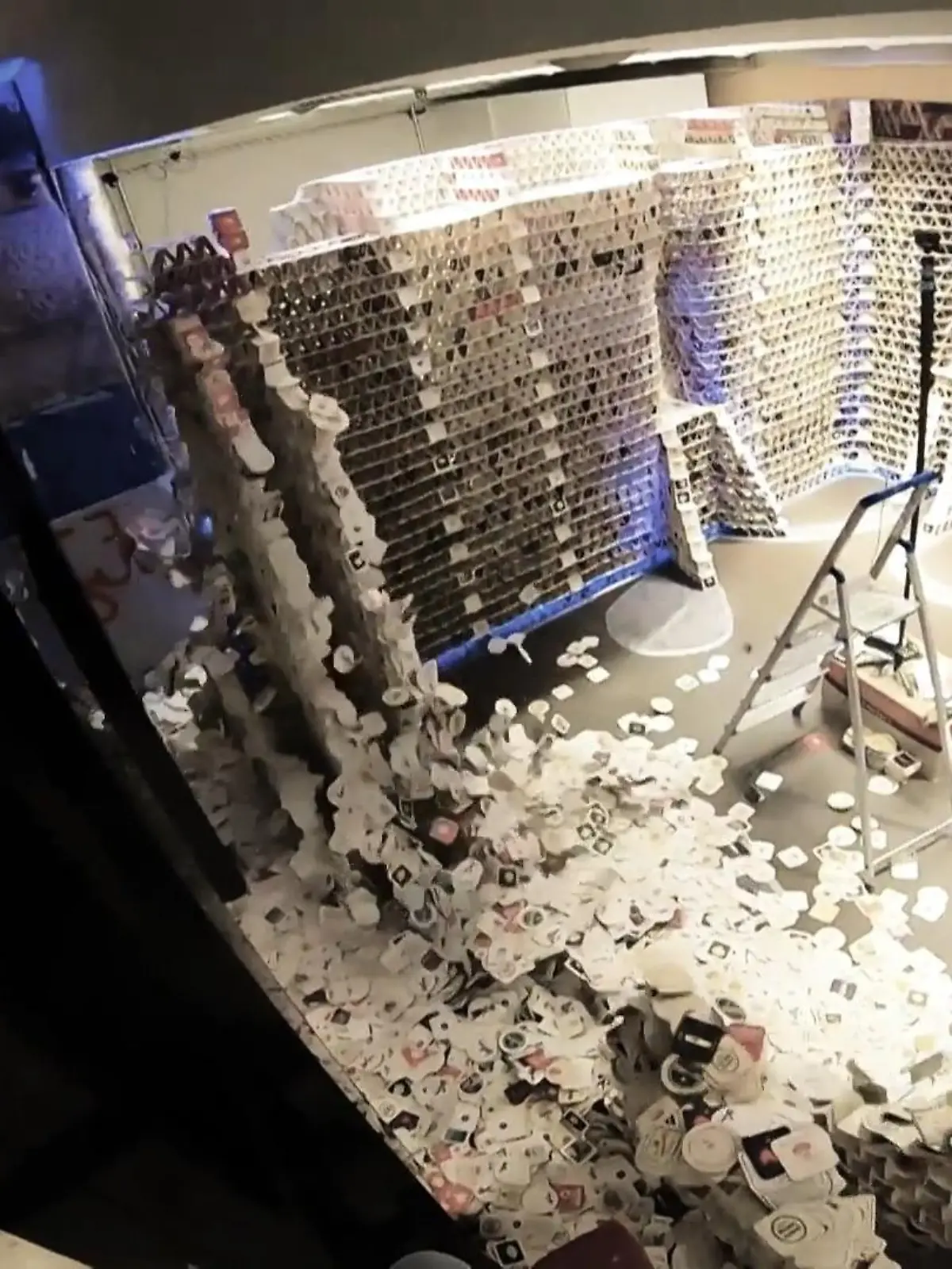 Bild zu: "Bierdeckel-Bau bricht ein"