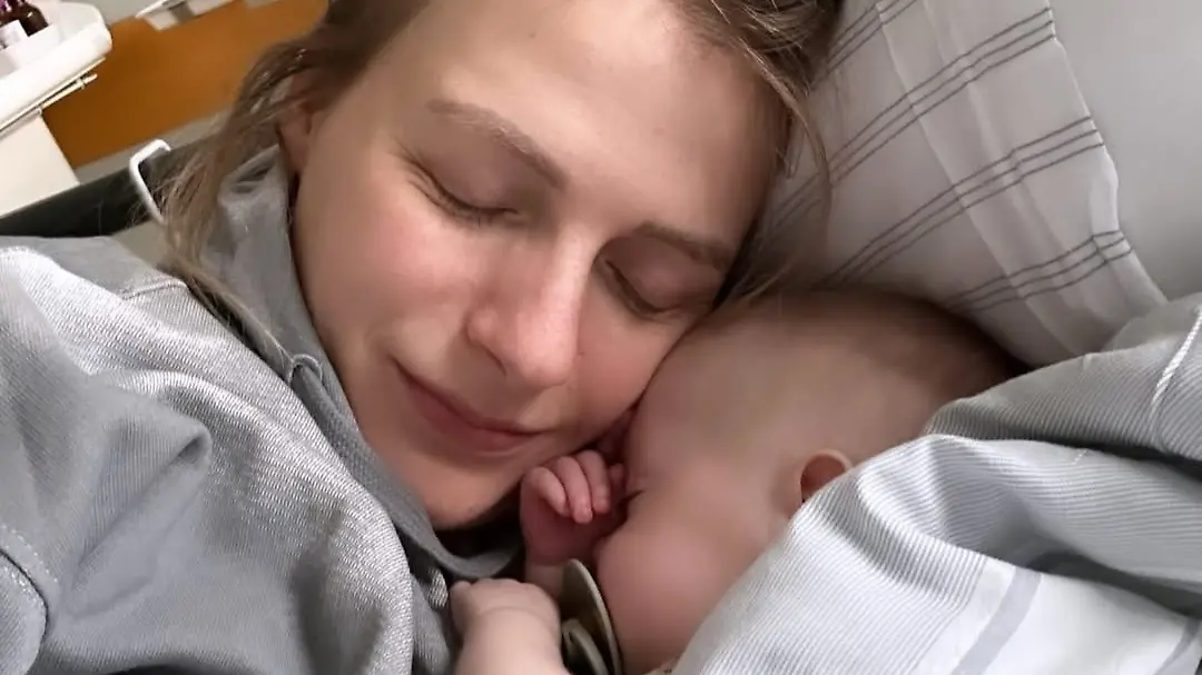 Healthy-Mandy-und-FitnessOskar-schicken-Baby-Rio-all-ihre-Liebe-in-den-Himmel