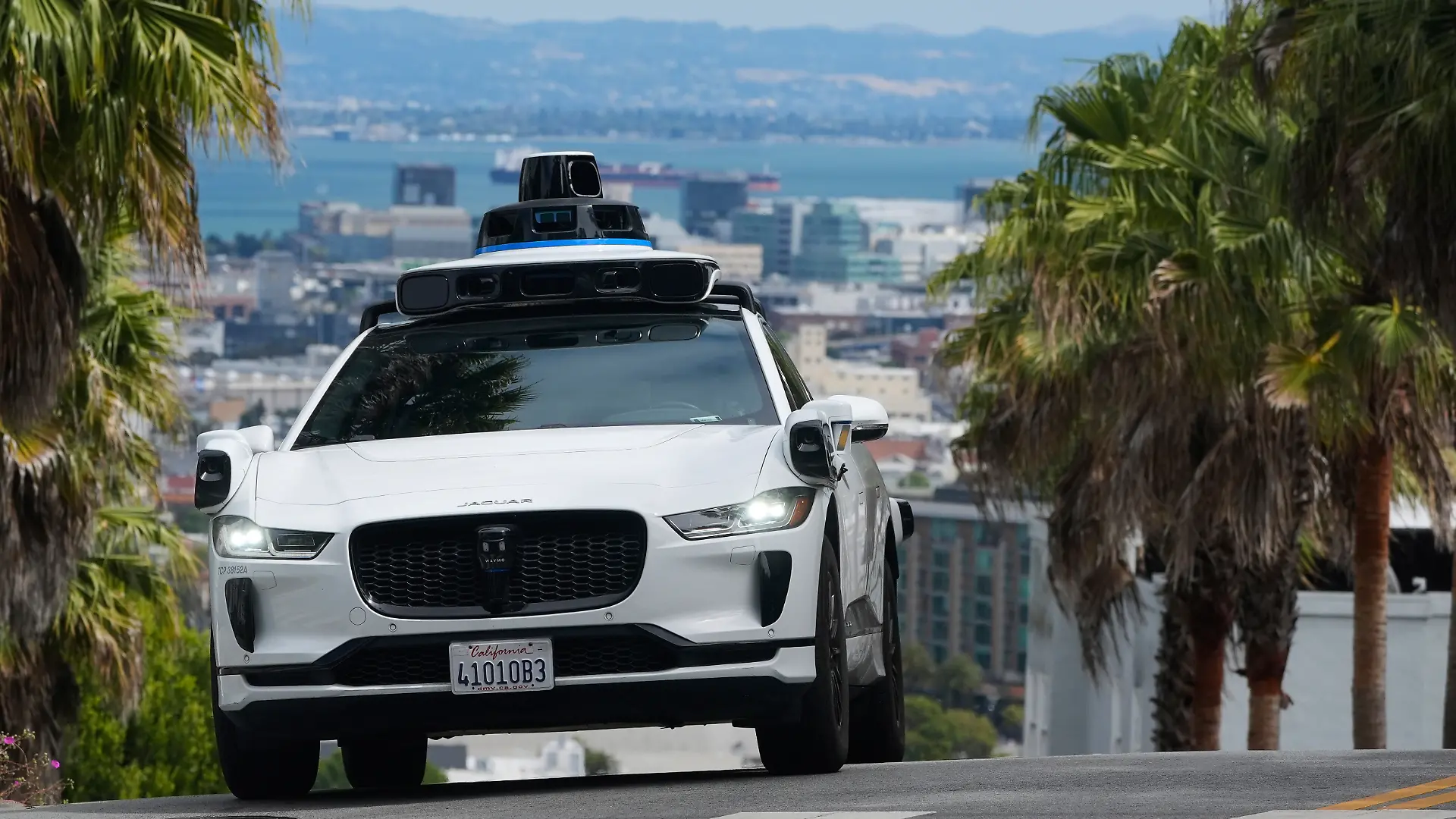 Robotaxis von Waymo gehören zum Stadtbild von San Francisco (Symbolfoto) 