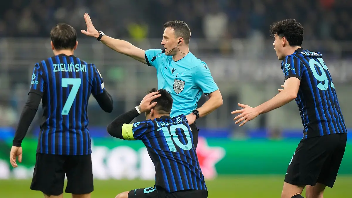 Wegen-Elfer-Trainer-Legende-schimpft-auf-Zwayer-und-Wirtz