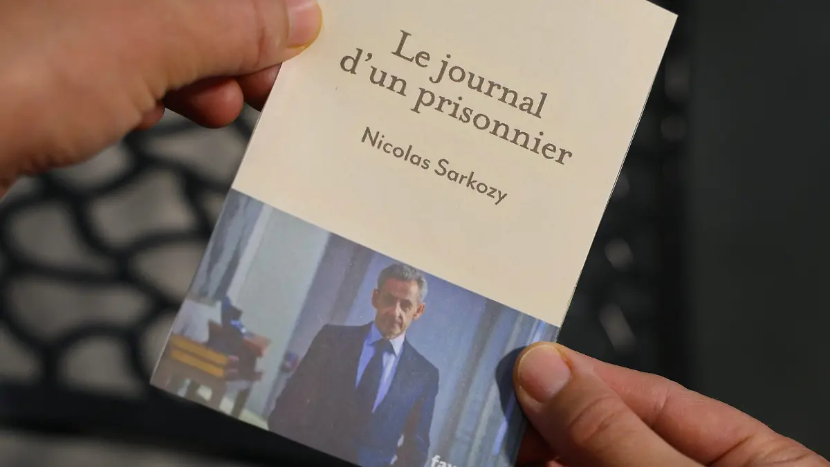 Das Cover des neuen Buches von Nicolas Sarkozy „Le journal d’un prisonnier”