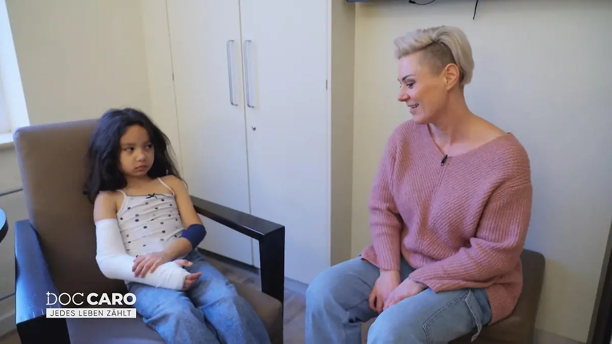 Tapfere Patientin auf dem Weg der Besserung Doc Caro besucht sie