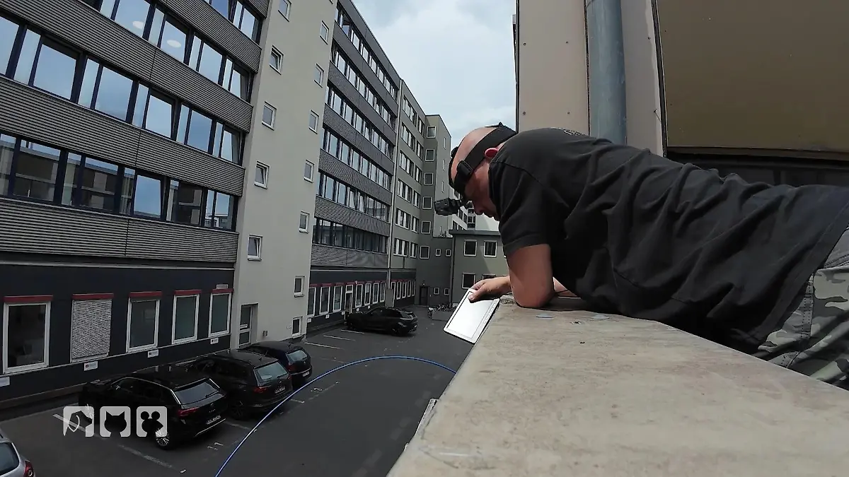 Entenküken in Not Gefangen im Rohr