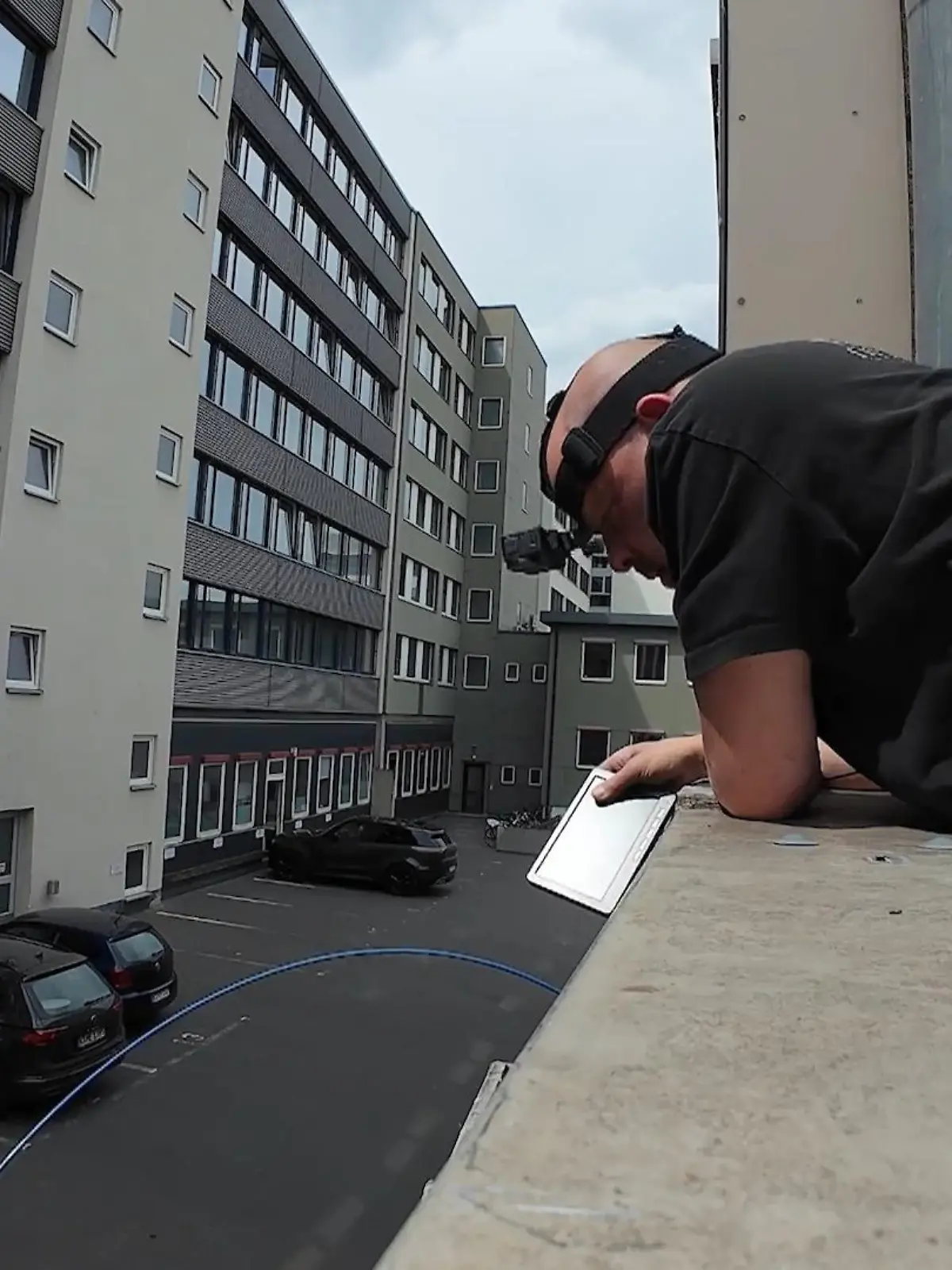 Bild zu: "Entenküken in Not"