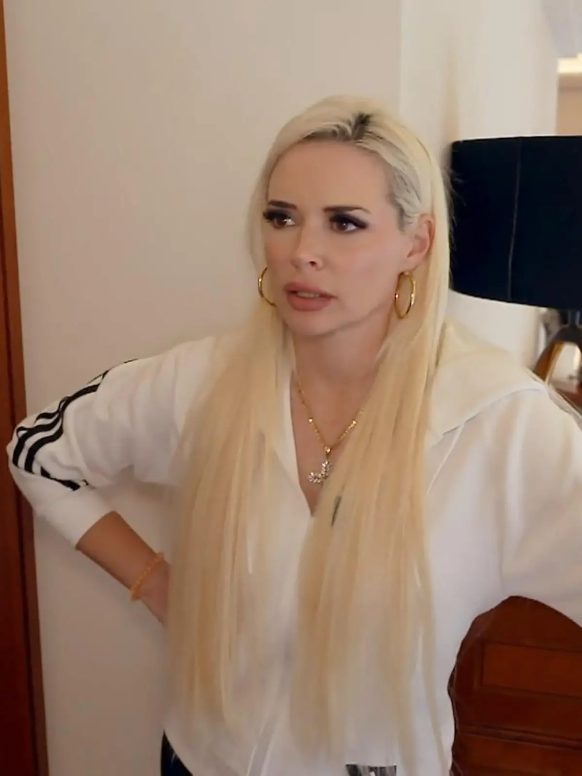 Bild zu: "Diskussionen im Hause Katzenberger"