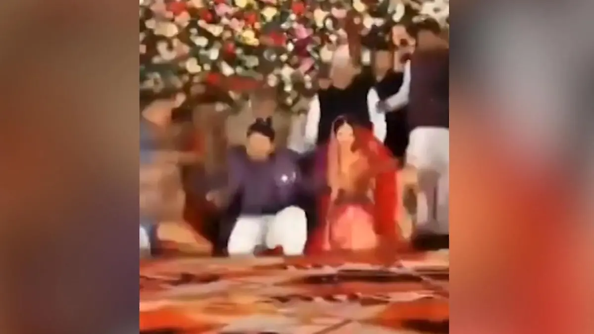 Indien-Mega-Panne-bei-Politiker-Hochzeit-B-hne-bricht-bei-Hochzeitsfoto-zusammen