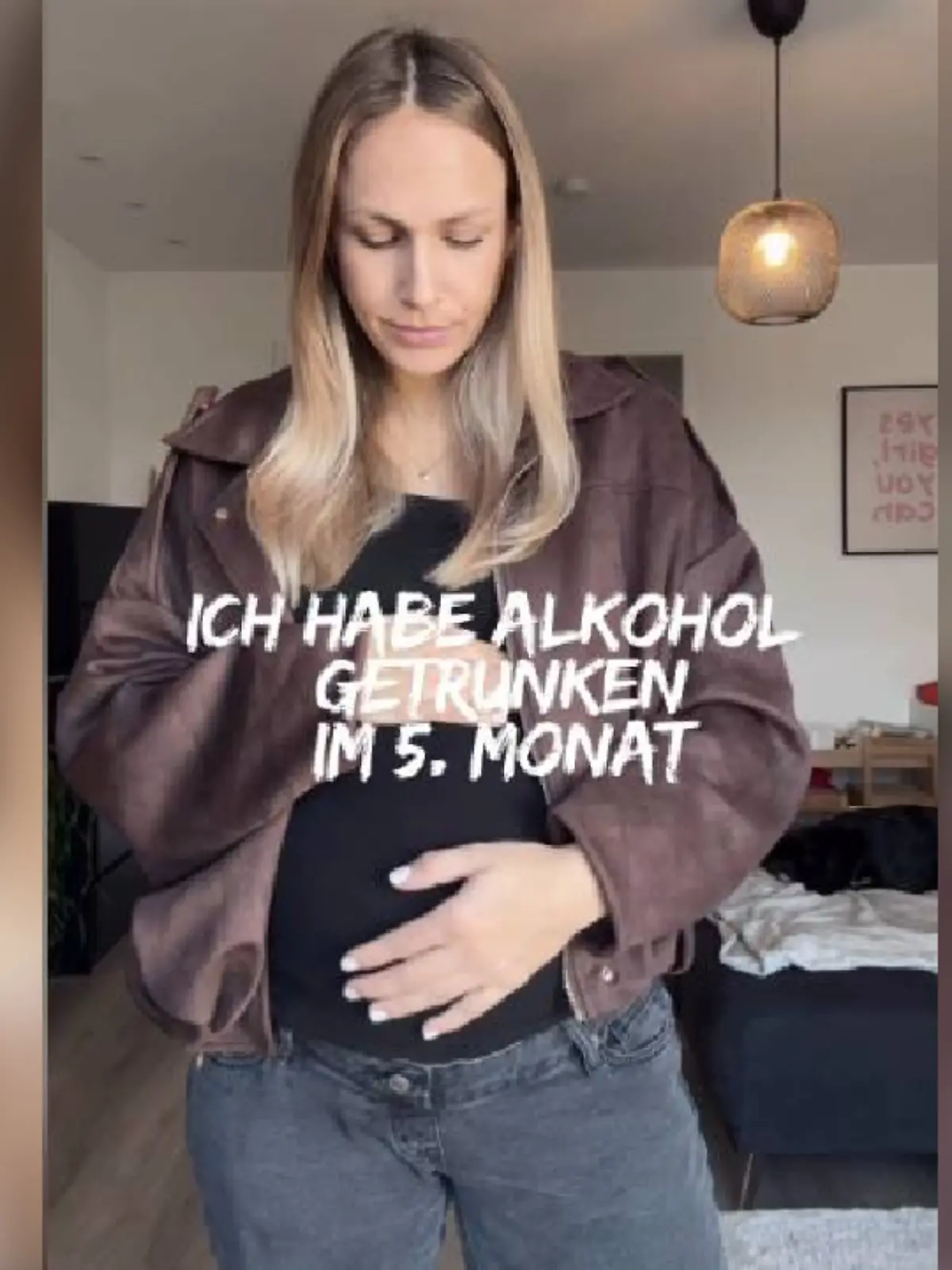 Bild zu: "Schwangere Influencerin bekommt trotz Nachfrage Alkohol serviert – jetzt warnt sie werdende Mütter!"