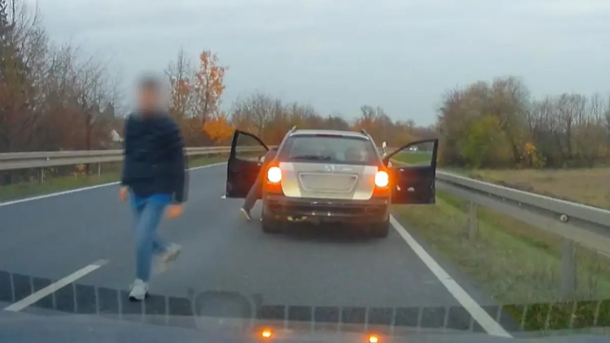 Mann entführt nach Panne PKW mit Beifahrerin Dashcam zeigt Entführung von Ehefrau