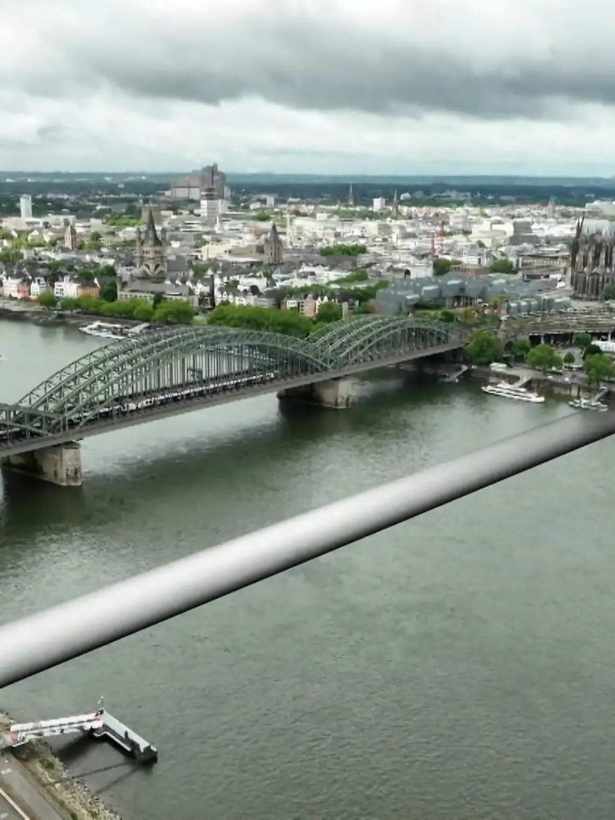 Bild zu: "Fernwärmetunnel unter dem Rhein in Köln"